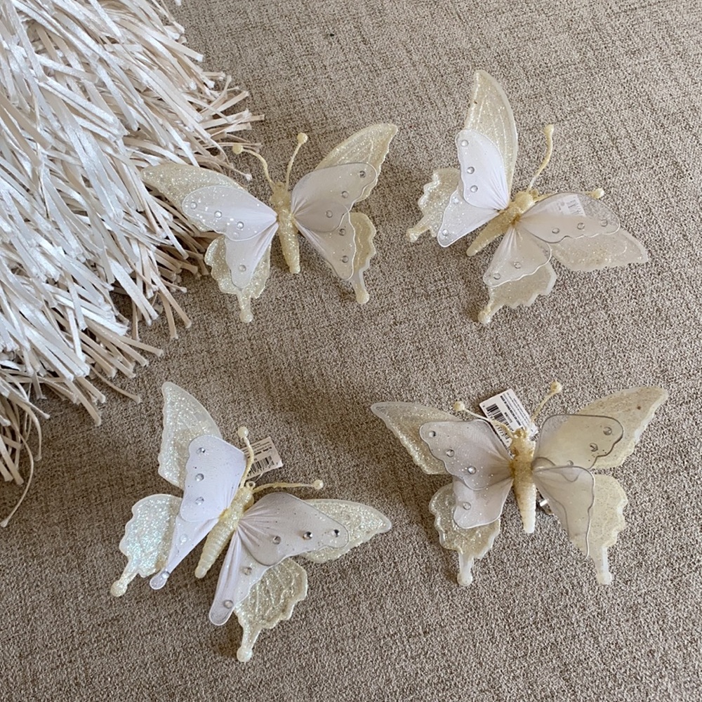 NEW set of 4 sparkly butterfly jeweled hanging clips decorative matching set